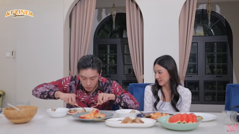 Gio Lahap Makan Masakan Sarwendah